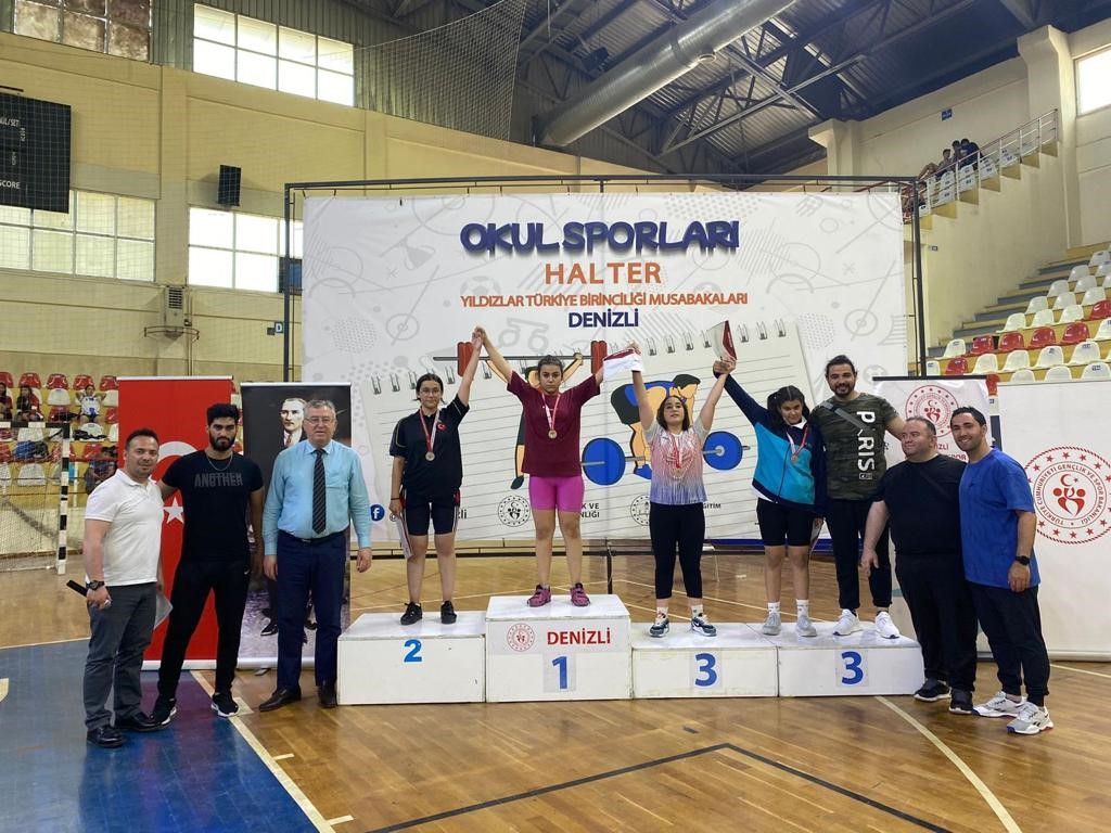 Yıldızlar Halter Türkiye Şampiyonasında altın madalya