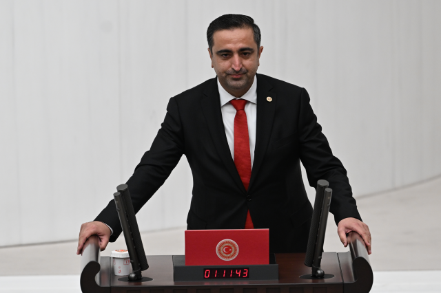 HÜDA PAR lideri Zekeriya Yapıcıoğlu Meclis'te yemin etti