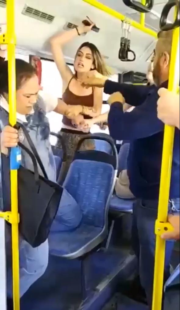 Belediye otobüsünde akılalmaz kavga! Araya girenler de nasibini aldı