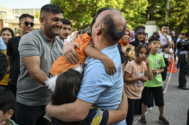 45 gün dış dünyayla bağlantısını kesen ÖSYM personeli, sınavın sona erdiği an aileleriyle buluştu