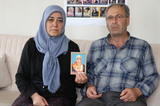 Acılı anne baba, depremde kaybolan kızı ve torunları için Cumhurbaşkanı Erdoğan'dan yardım istedi