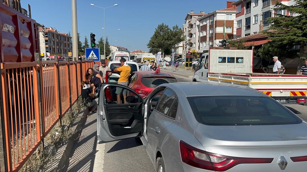 Eskişehir’de zincirleme kaza: 4 yaralı