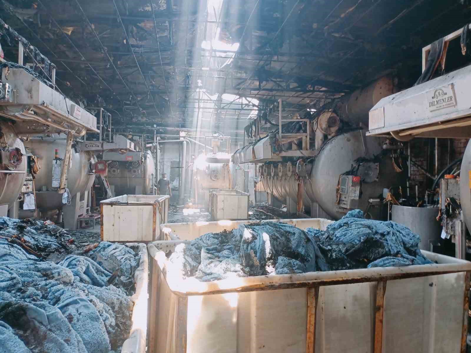 Tekstil atölyesinde çıkan yangında bir itfaiye eri dumandan etkilendi