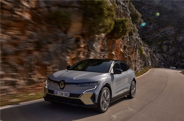 Tamamen elektrikli Renault Megane E-Tech Türkiye'de satışa sunuluyor