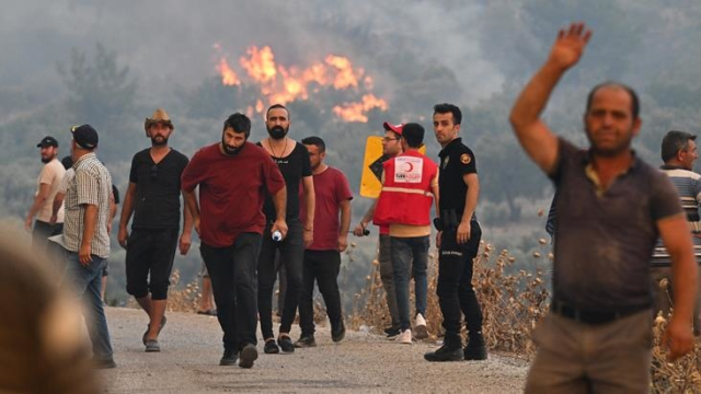 Son Dakika: İzmir'in Kınık ilçesindeki yangın kontrol altında! Antalya ve Çanakkale için mücadele sürüyor
