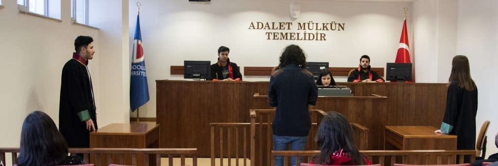 Anadolu Üniversitesi Hukuk Fakültesi adalet sistemine nitelikli mezunlar kazandırıyor