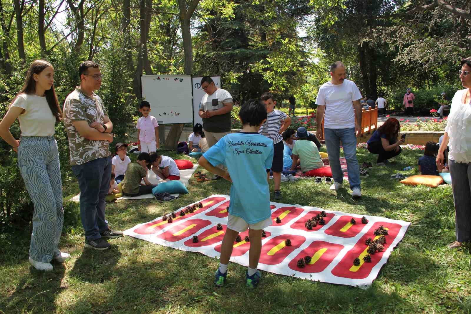 Küçük yaştaki çocuklar, ekran başında zaman geçirmek yerine geleneksel Türk oyunlarıyla zaman geçiriyor