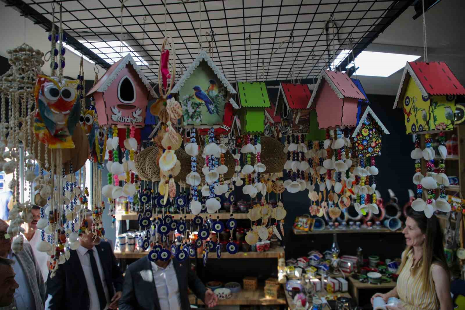 Kütahya’da Yerel Ürünler Çarşısı hizmete sunuldu