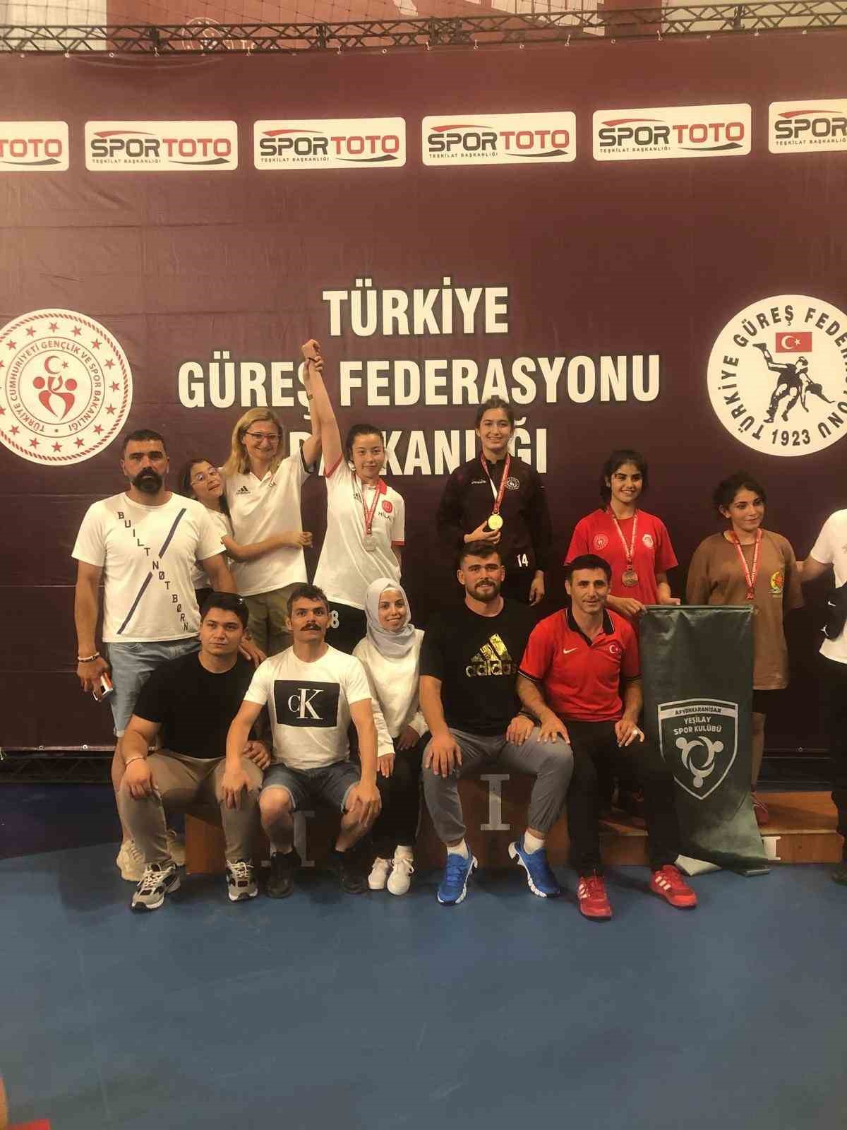 Eskişehirli sporcudan halterde gümüş madalya