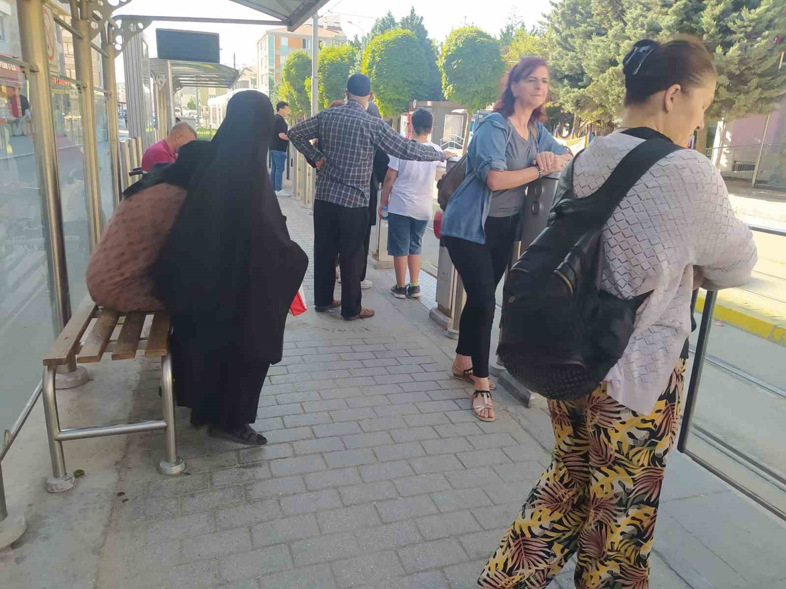 75. Yıl ve Emek mahallesindeki vatandaşlar ulaşım sorunlarının çözülmesini bekliyor