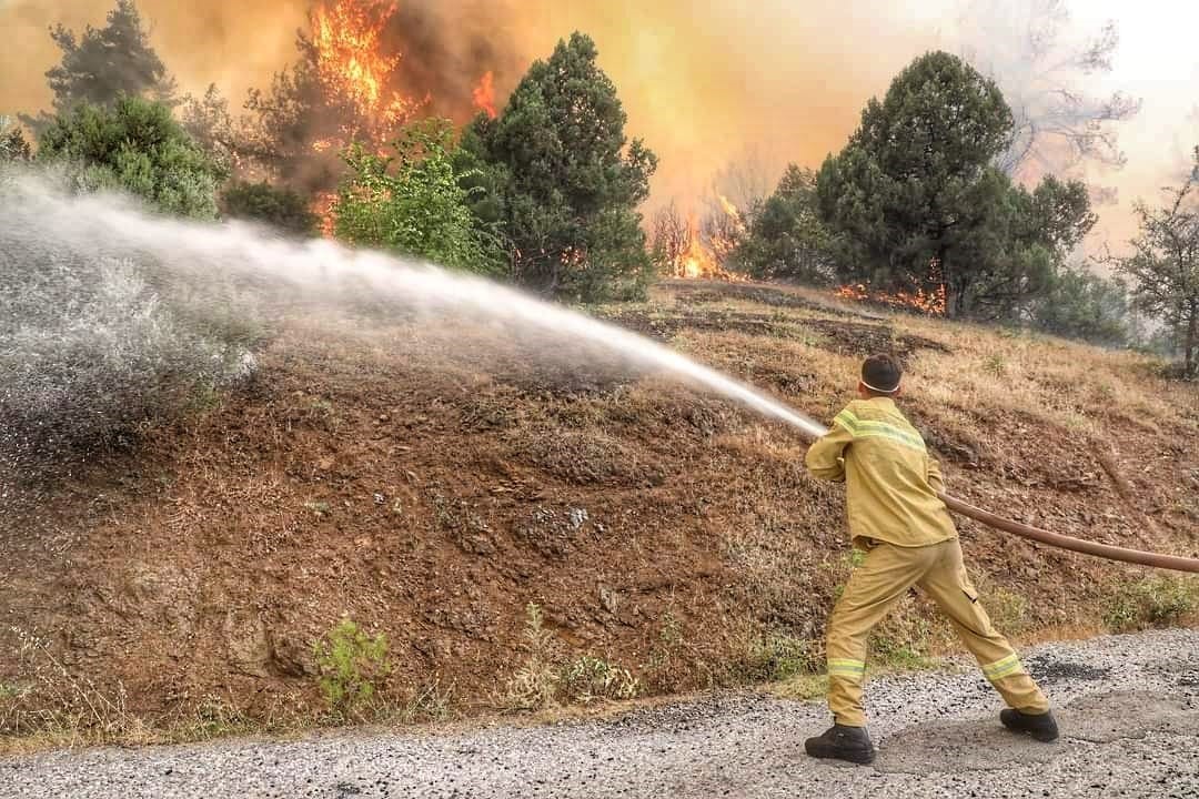 Kütahya’da 9 saat sonra kontrol altına alınan yangında 180 hektarlık alan zarar gördü