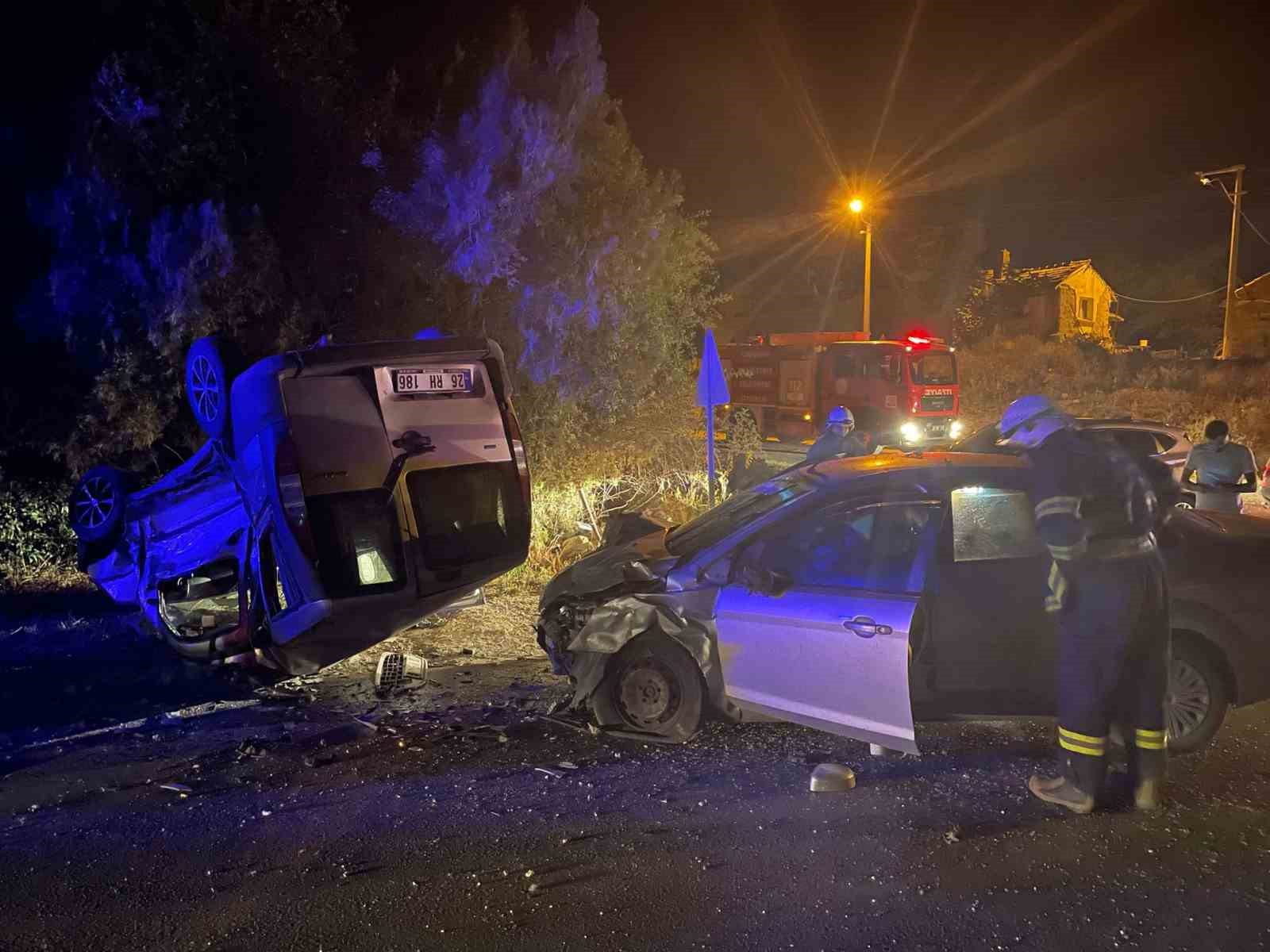 Eskişehir’de iki araç çarpıştı: 1’i ağır 6 kişi yaralı