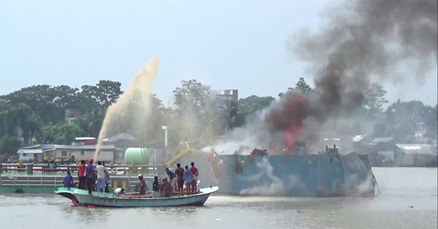 Bangladeş'te petrol tankerinde patlama! Alevler kontrol altına alınamıyor