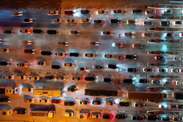 Bayram tatili sonrası dönüş trafiği! İstanbul-İzmir Otoyolu ve Osmangazi Köprüsü'nde hareketlilik sürüyor