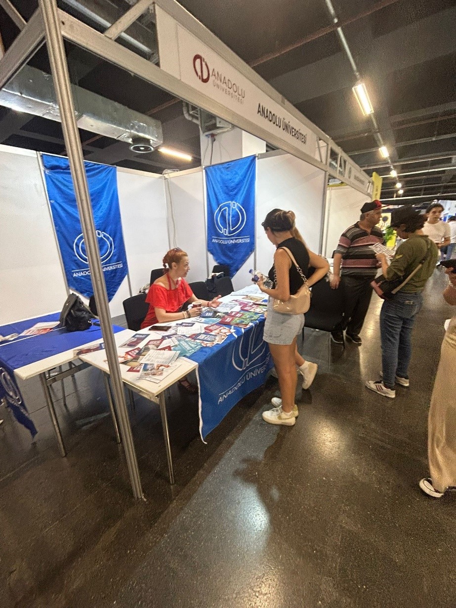 Anadolu Üniversitesi, İstanbul’da da tercih döneminin nabzını tutuyor