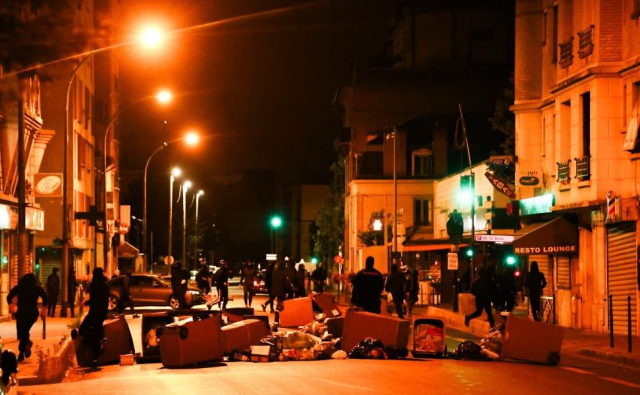 Fransa'da tansiyon düşmüyor! Göstericiler son olarak silah mağazasını yağmaladı