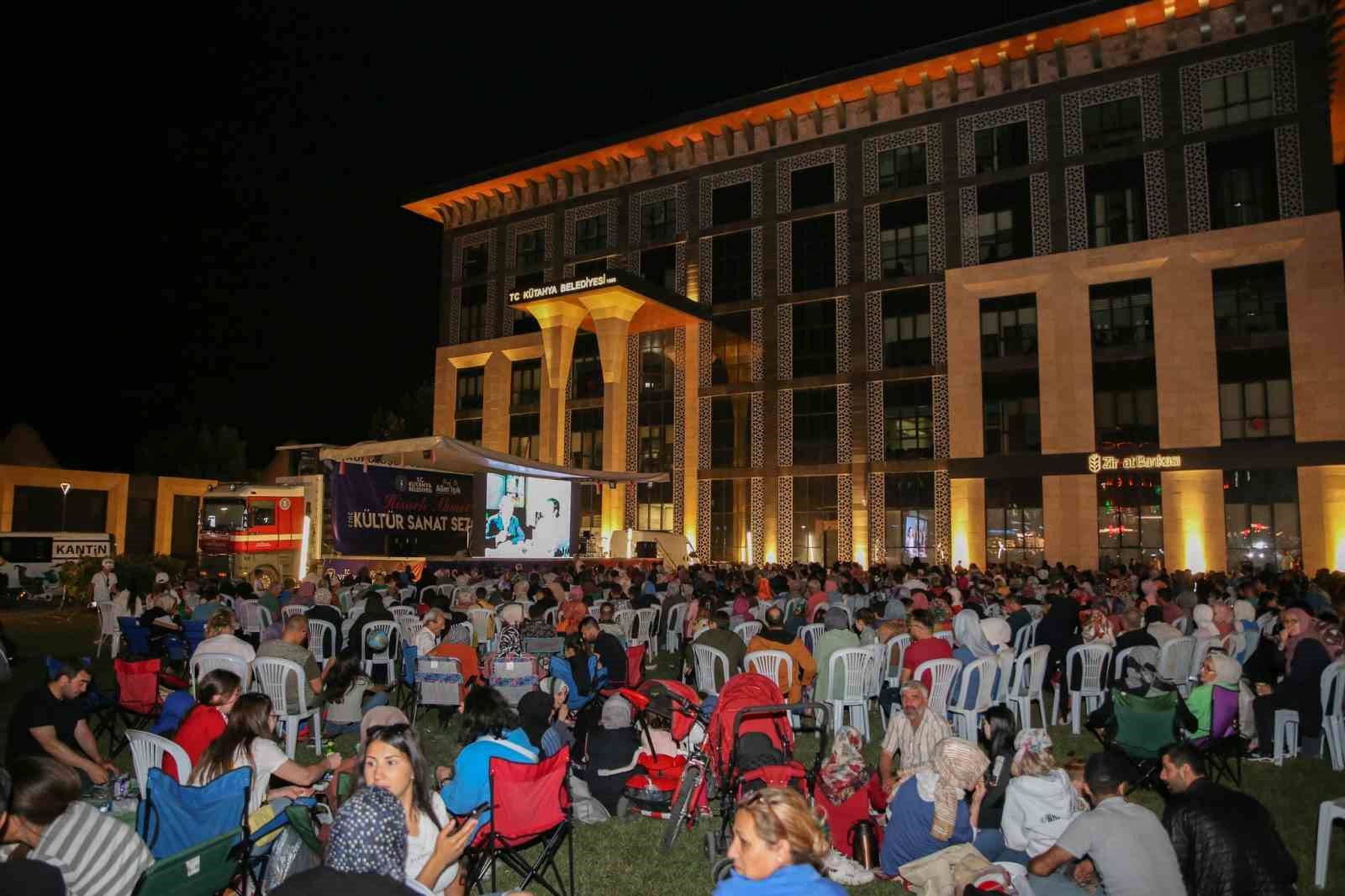 Kütahyalıların açık havada sinema keyfi