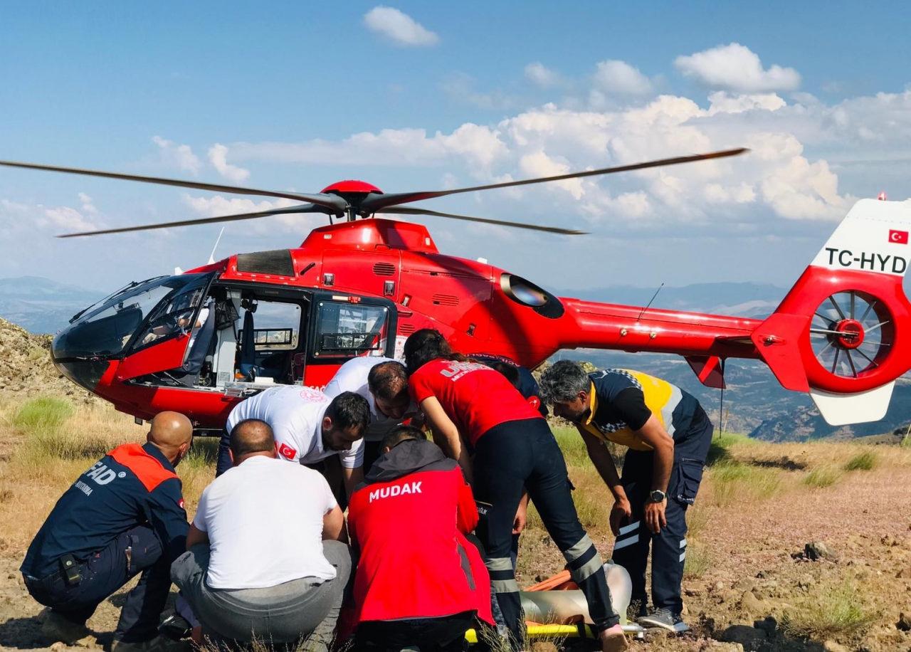 Tunceli'de ayak bileği kırılan kişi için ambulans helikopter kalktı