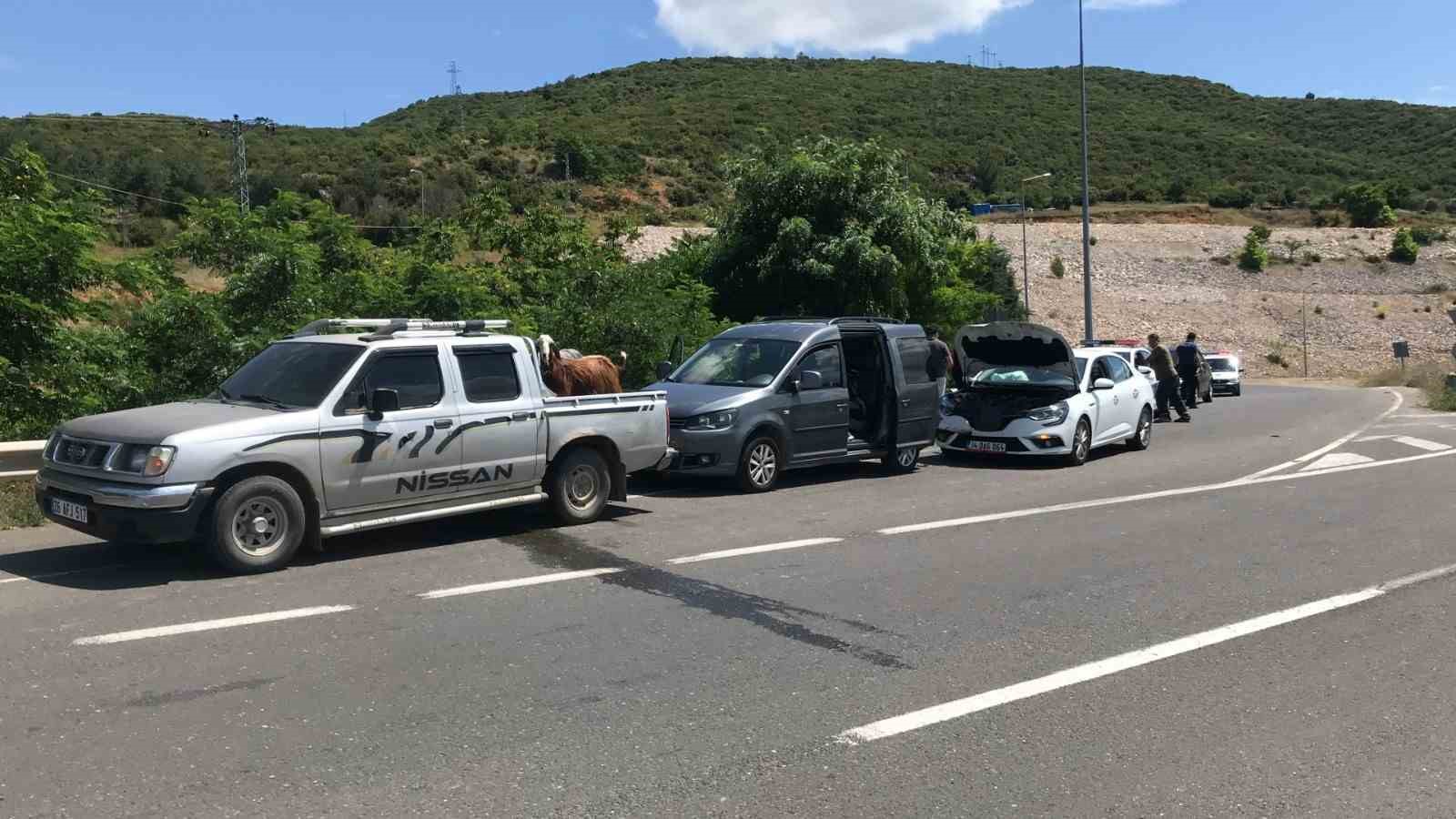 Bilecik’te 3 aracın karıştığı zincirleme kazada 5 kişi yaralandı