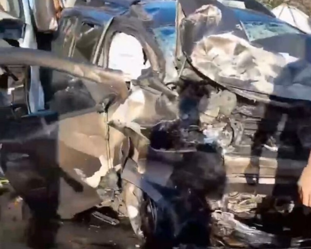 İzmir'de otomobille minibüsün kafa kafaya çarpıştığı kazada can kaybı 5'e yükseldi