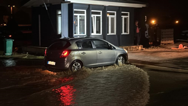 Melen Çayı sağanak yağışın etkisiyle taştı! Galericiler Sitesi'ndeki 1000 araç bölgeden tahliye edildi