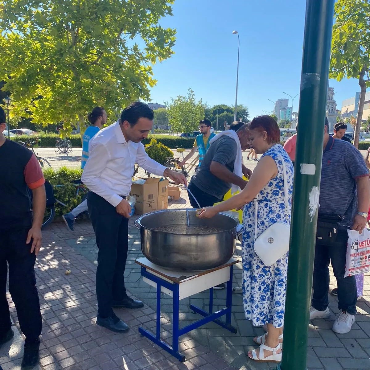 Eskişehir TÜGVA’ dan ‘aşure dağıtımı’