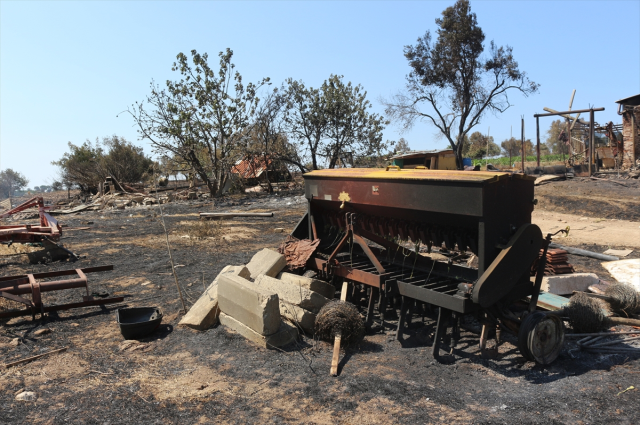 Yeşil griye döndü! Çanakkale'de günler sonra söndürülen yangından geriye kahreden bu görüntüler kaldı