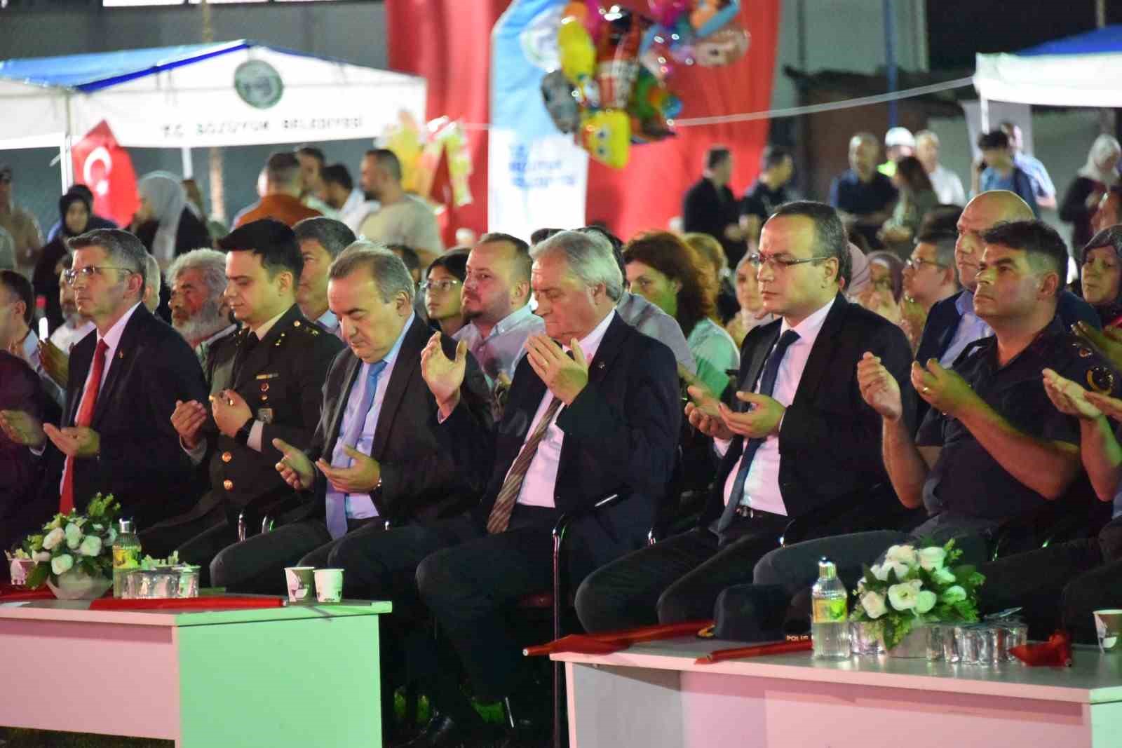 Bozüyük’te 15 Temmuz Demokrasi ve Milli Birlik Günü anma programı şehitlikte başladı