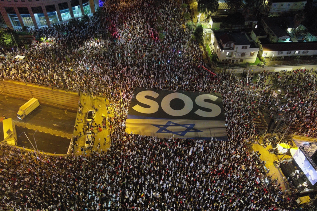 Netanyahu hastanede, halk sokaklarda! Yargı paketine karşı çıkan İsrailliler yeniden meydanlara indi