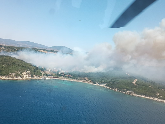 İzmir'de Aliağa ve Menderes ilçelerinde orman yangını! Vatandaşlar tahliye ediliyor