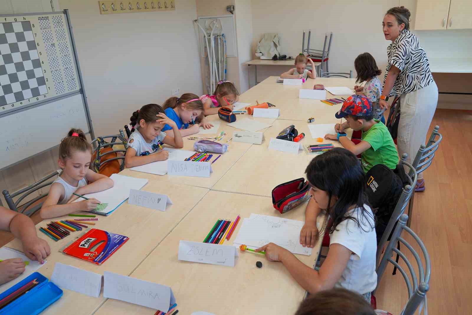 Çocuklar resim ile yeteneklerini geliştiriyor