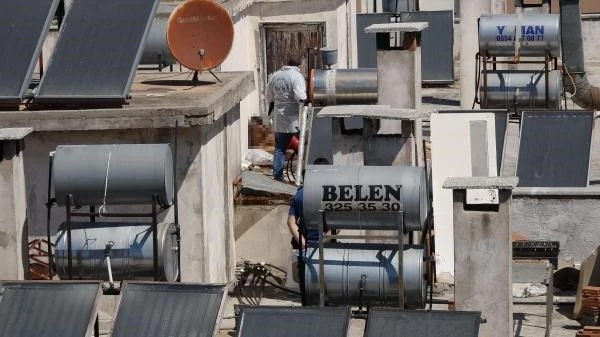 Antalya'da apartman çatısında erkek cesedi bulundu