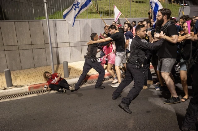 İsrail'de sokaklar karıştı! Kilit görevdeki askerler görevi bırakıp protestolara katıldı