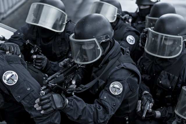 Macron'un en zor sınavı! Protestoları yatıştırmak için özel kuvvetleri sahaya sürüyor