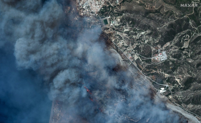 Yunanistan'daki orman yangınlarında 8. gün! Yangın söndürme uçağı düştü, pilotların akıbeti bilinmiyor