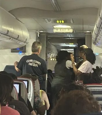 ABD'de skandal olay! Kliması çalışmayan uçak 4 saat pistte bekledi, yolcular bayıldı