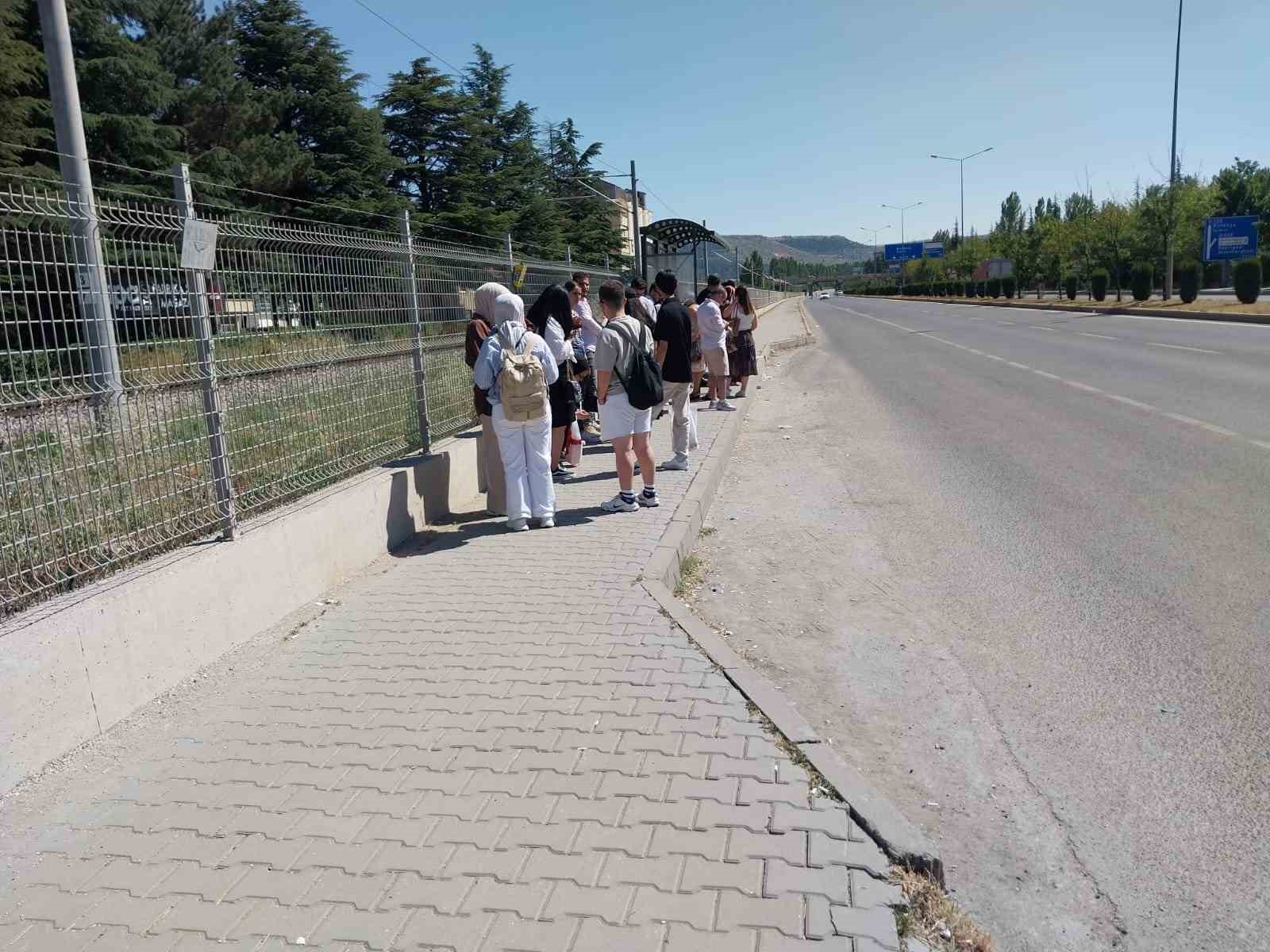 Misafirler Sazova’ya ulaşımda zorluk yaşıyor