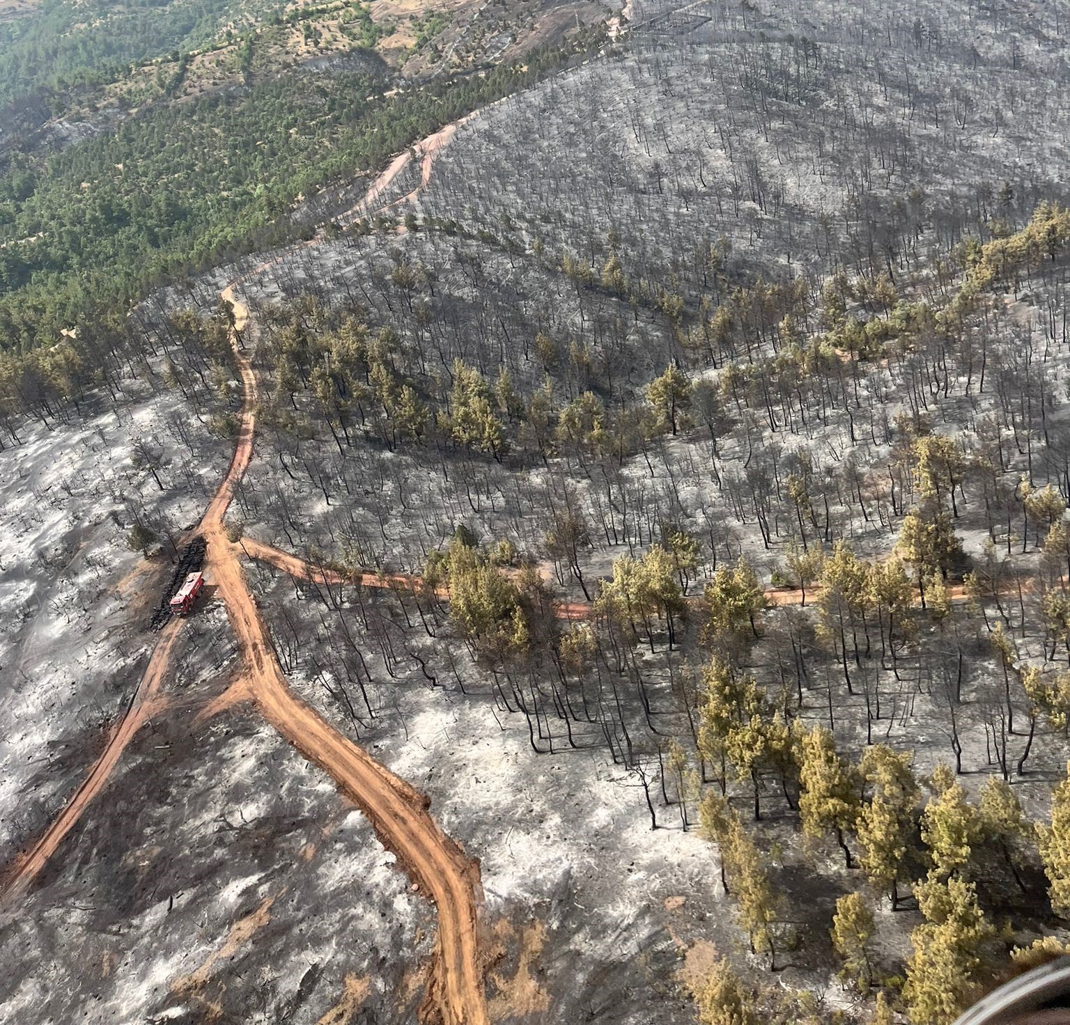 Kütahya’da yanan ormanlık alanlar havadan görüntülendi