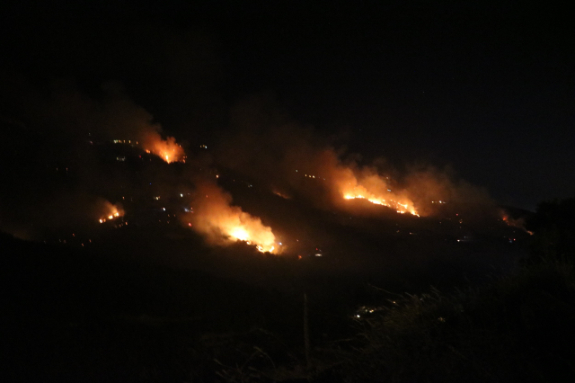 Hatay'daki yangın saatlerdir söndürülemiyor! Gece görüşlü helikopterler devreye girdi