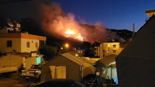 Hatay'daki yangın saatlerdir söndürülemiyor! Gece görüşlü helikopterler devreye girdi