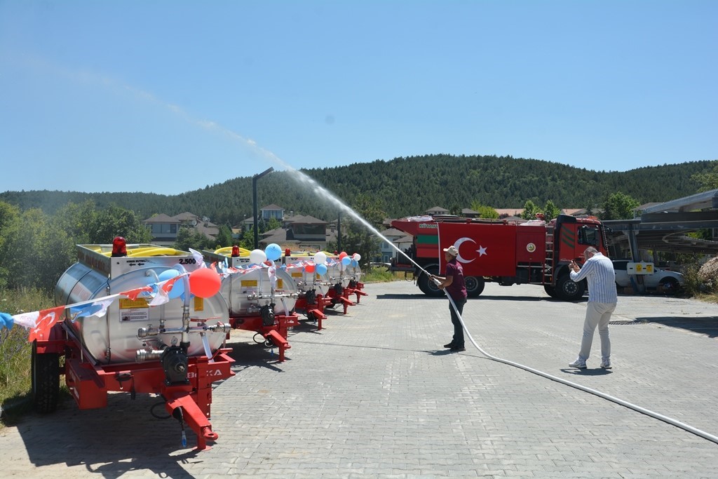 Kütahya’da köylere 14 su tankeri dağıtıldı