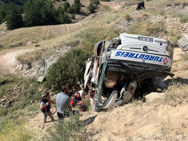Kars'ta yolcu otobüsünün viyadükten uçtuğu kazada hayatını kaybedenlerin sayısı 8'e yükseldi