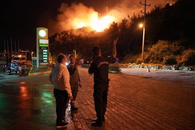 Muğla'nın Seydikemer ilçesinde makilik alanda yangın! Alevlere müdahale devam ediyor