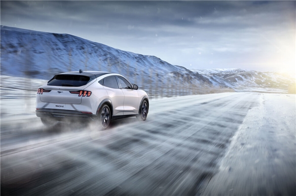 Tamamen elektrikli Ford Mustang Mach-E Türkiye'de!