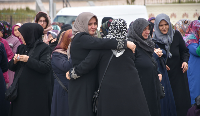 Sivasta' kazada hayatını kaybeden okul ve ailesi son yolculuğuna uğurlandı