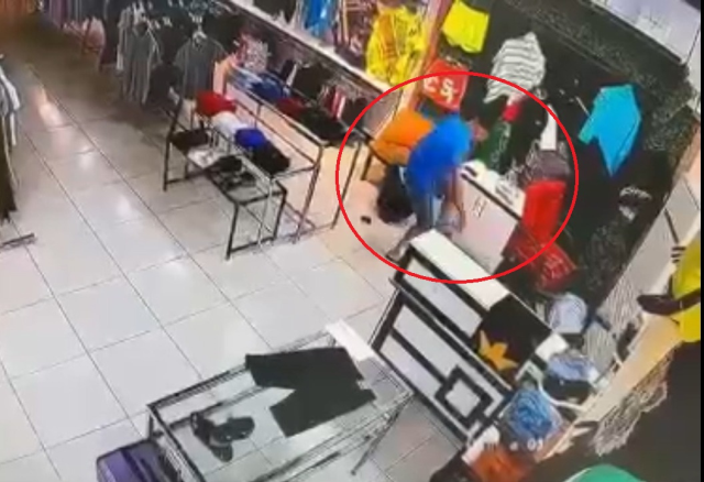 Mersin'de genç kızı mağazada döven adam tutuklandı! Nişanlısı olduğu iddia edildi