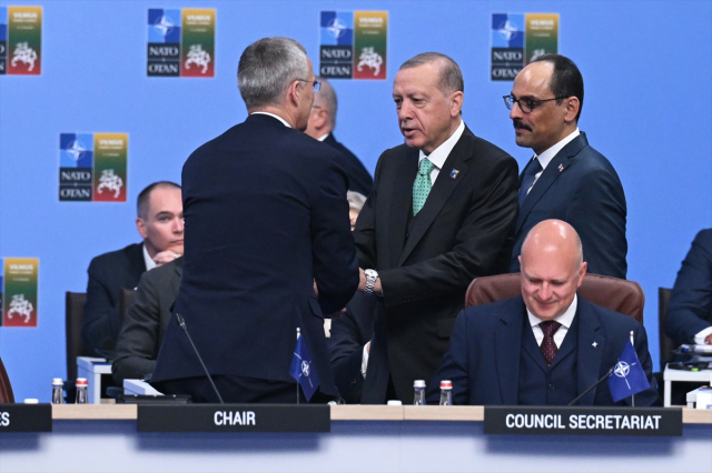 NATO Zirvesi'nde 2. gün! Cumhurbaşkanı Erdoğan liderlerle diplomatik temaslarına devam ediyor