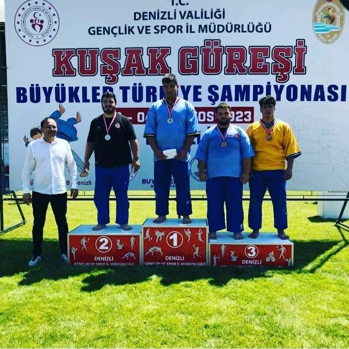 Büyükler Kuşak Güreşi Türkiye Şampiyonası’nda büyük başarı elde ettiler