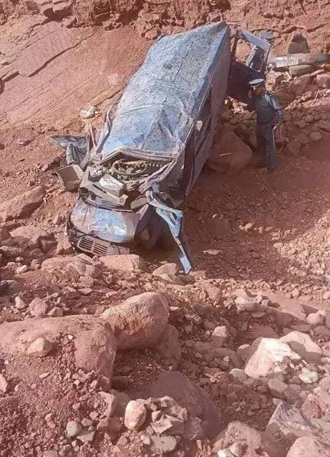 Fas'ta minibüs metrelerce yükseklikten uçuruma uçtu! 24 kişi hayatını kaybetti