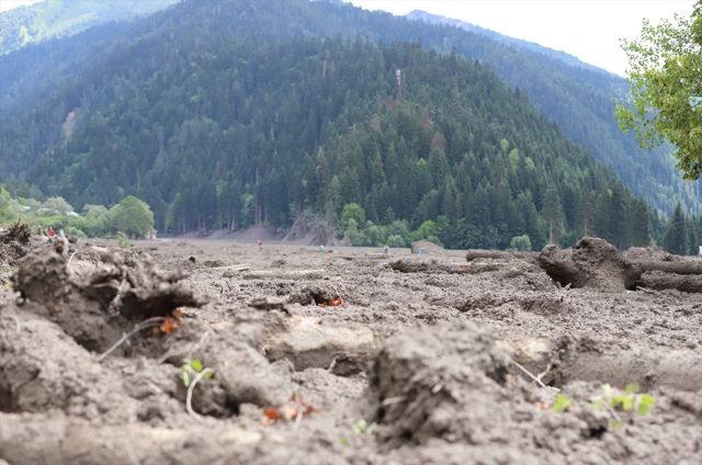 Gürcistan'da toprak kayması: 11 kişi hayatını kaybetti, ulusal yas ilan edildi
